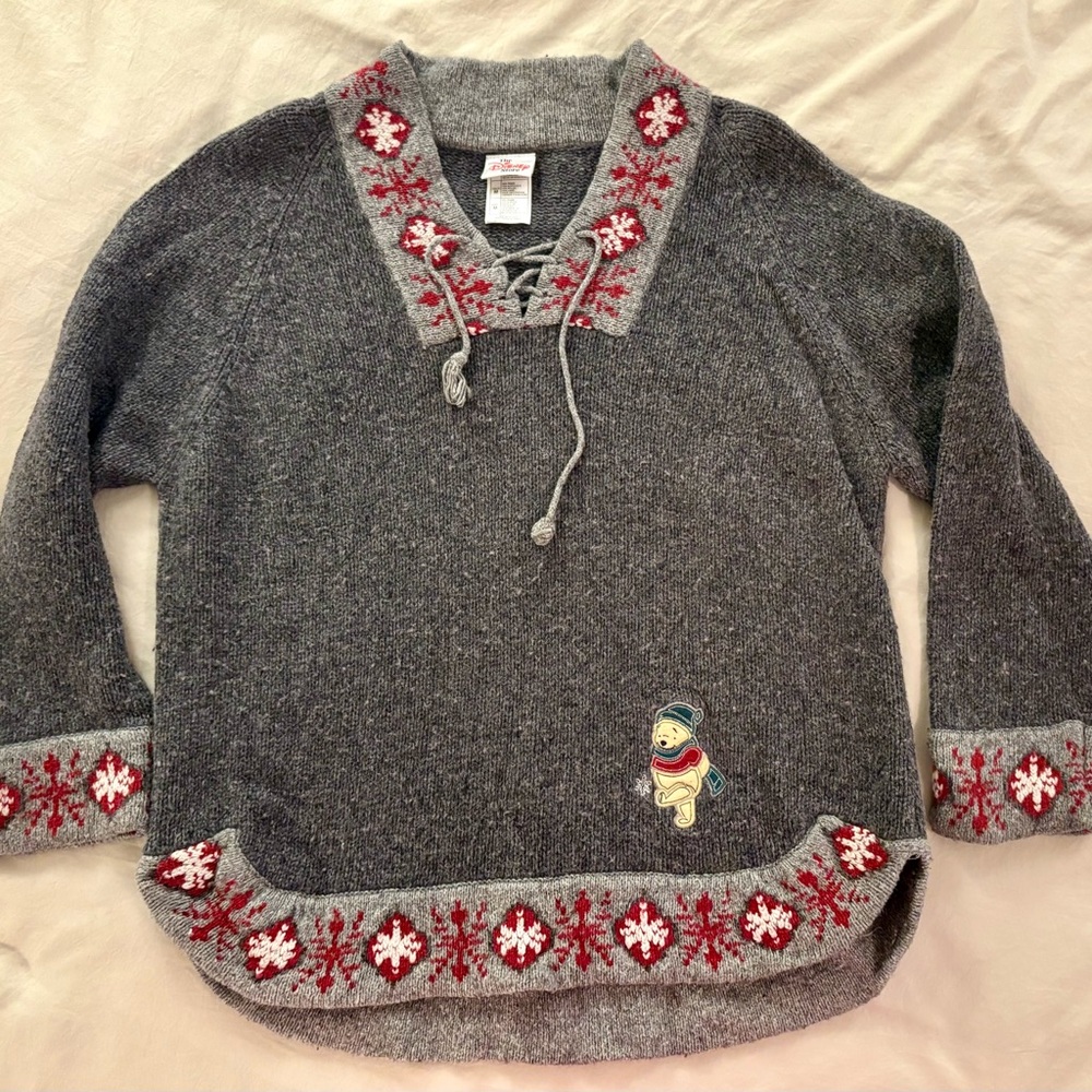 VTG Disney Store Winnie the Pooh sweater size M‎ snowflakes winter